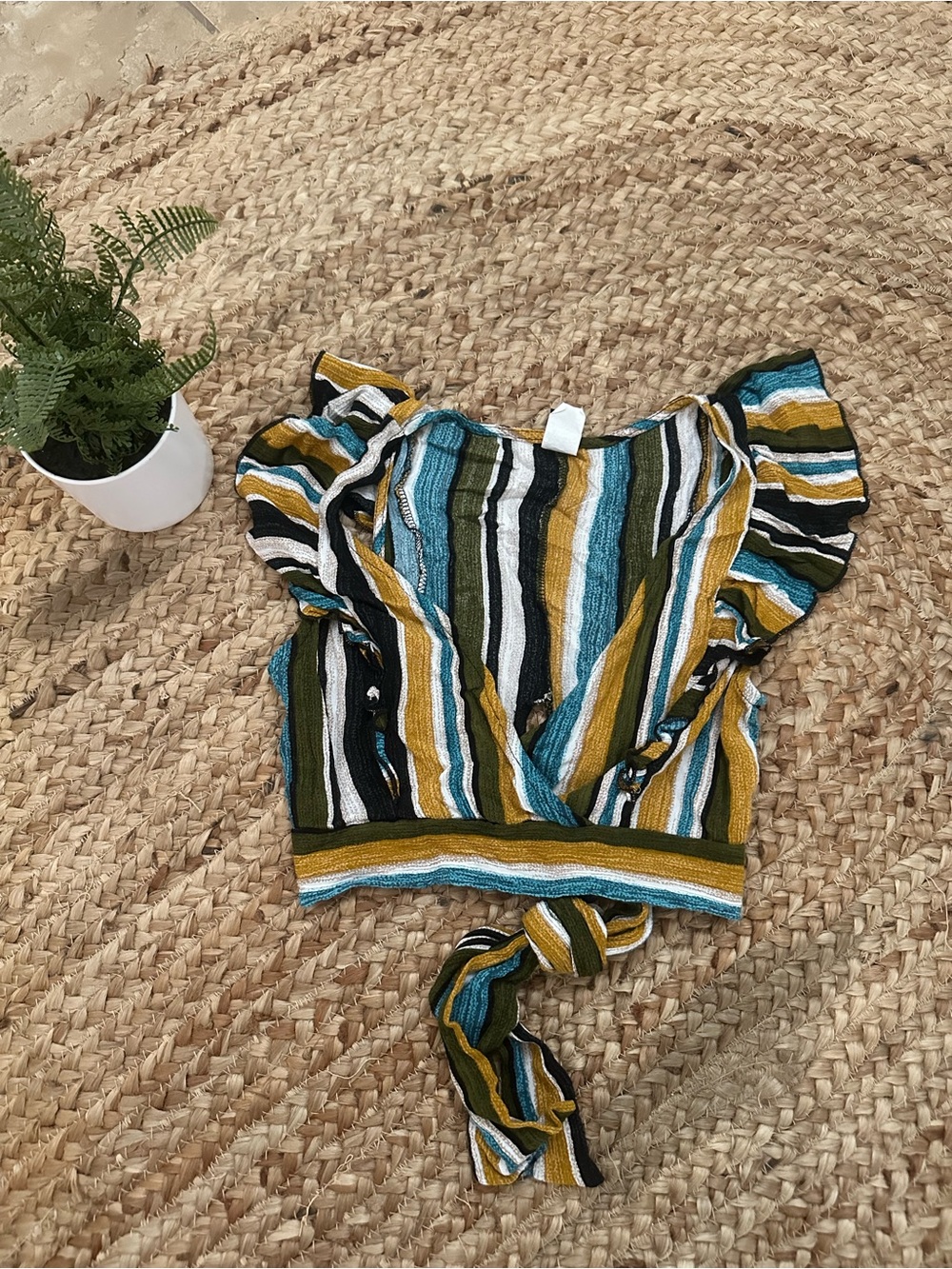 STRIPED TIE FRONT CROP TOP